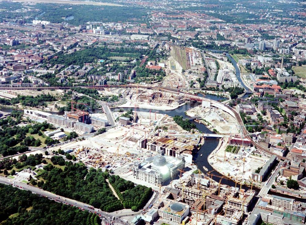 Aerial photograph Berlin und Tiergarten - Umbau des Spreebogens und des Berliner Reichstages zum Regierungsviertel in Berlin.