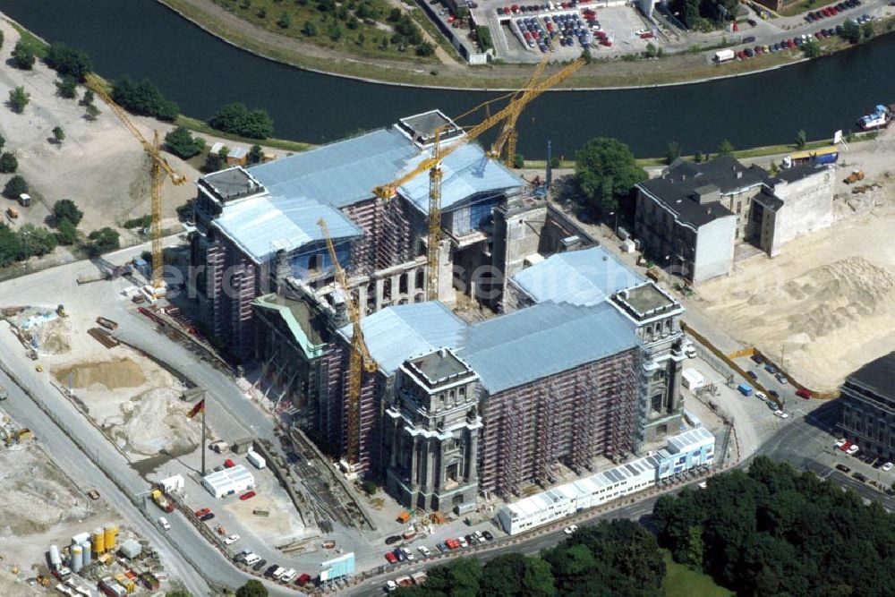 Aerial photograph Berlin / Tiergarten - Umbau des Spreebogens am Berliner Reichstages zum Regierungsviertel in Berlin / Tiergarten 1995