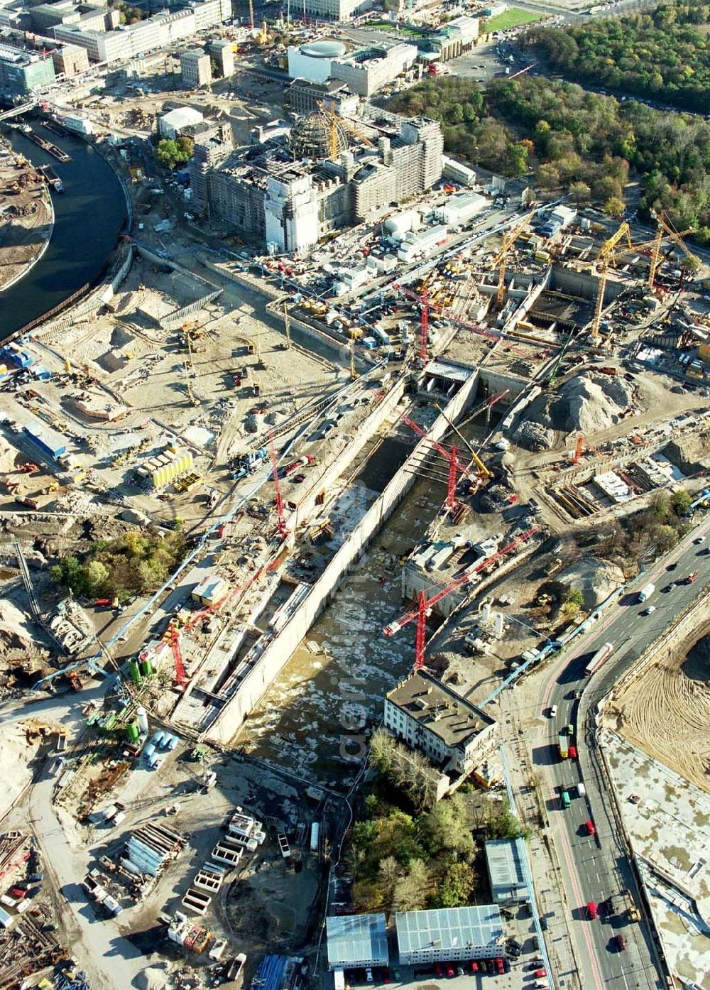 Aerial image Berlin - Tiergarten - Umbau des Spreebogens und des Reichstages zum Regierungsviertel.