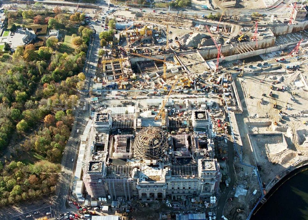 Aerial image Berlin - Tiergarten - Umbau des Spreebogens und des Reichstages zum Regierungsviertel.