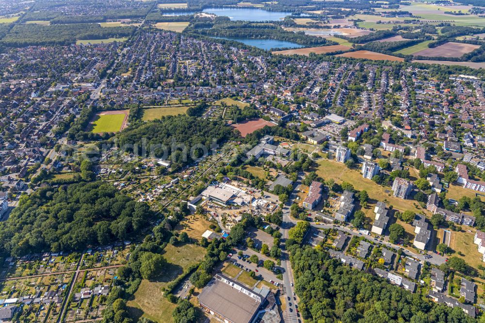 Dinslaken from the bird's eye view: Spa and swimming pools at the swimming pool of the leisure facility DINonare - das stadtwerkebad of Dinslakener Baeof GmbH Am Stadtbad in Dinslaken at Ruhrgebiet in the state North Rhine-Westphalia, Germany