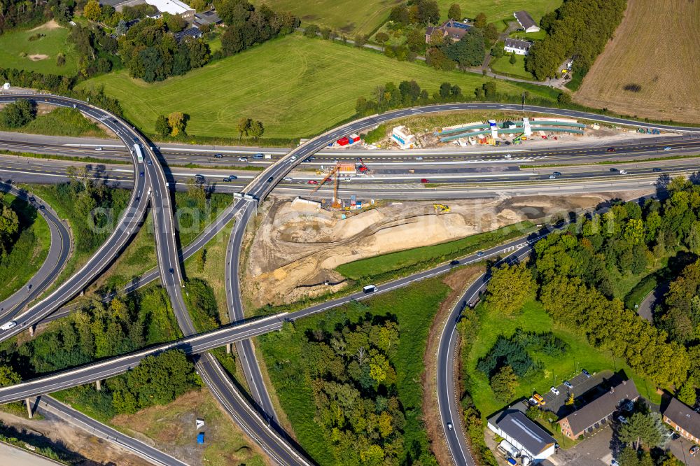 Aerial image Duisburg - Construction sites for the conversion and renovation and redesign of the Kaiserberg motorway junction with spaghetti knots in Duisburg in the Ruhr area in the state of North Rhine-Westphalia. The cross over the river Ruhr in the Ruhr area connects the A 3 federal autobahn with the A 40 autobahn