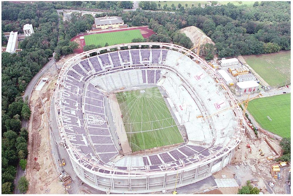 Aerial photograph Frankfurt / M. - 24.07.2004 Hessen, Frankfurt/ Main Commerzbank-Arena Umbau des Waldstdions Frankfurt (Eintracht Frankfurt)an der Mörfelder Landstraße 362 in 60528 in Frankfurt/ Main durch die Firma MAX BÖGL, Schüßler Plan (Projektsteuerung),