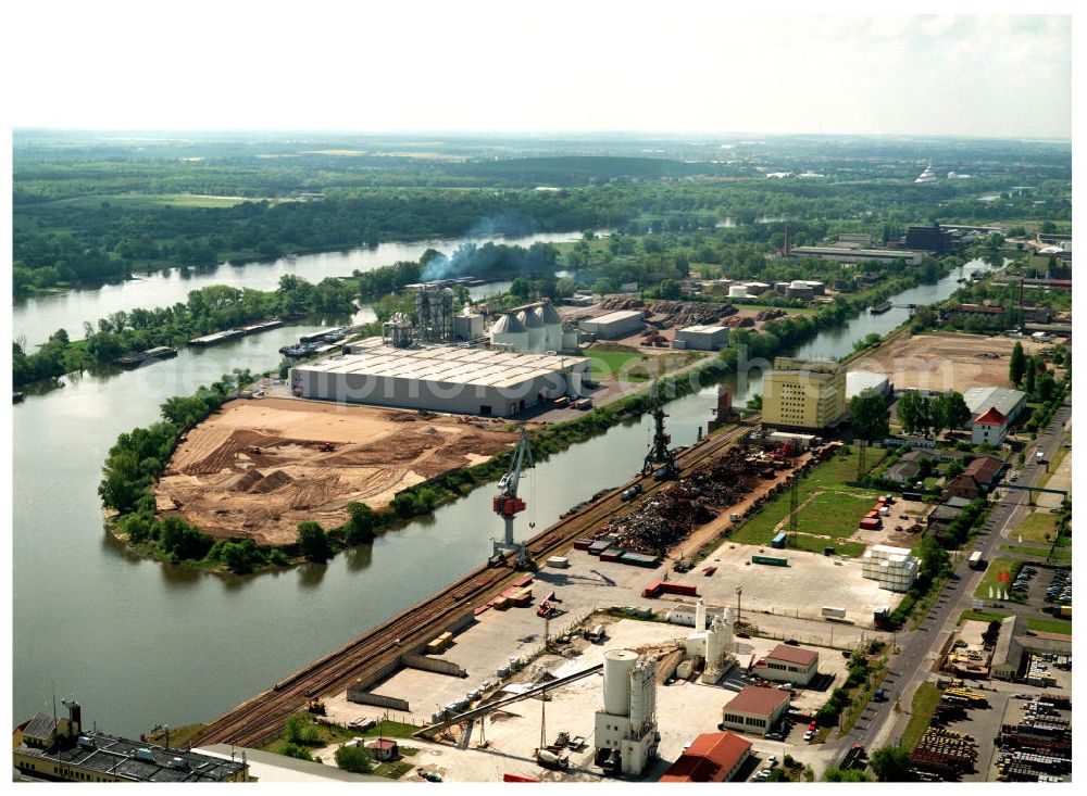 Magdeburg / Sachsen-Anhalt from above - Umbauarbeiten am Binnenhafen Magdeburg und Ausgleichs- und Ersatzmaßnahmen am Wasserstraßenkreuz Magdeburg / Elbe-Havel-Kanal. Ein Projekt des Wasserstraßenneubauamtes Magdeburg