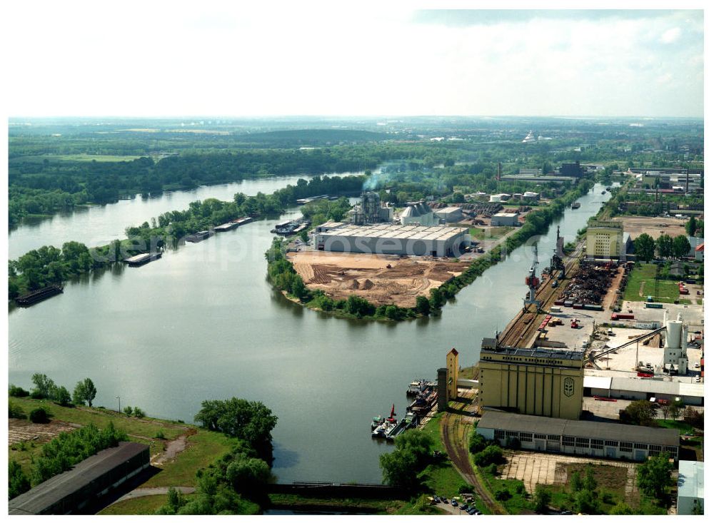 Magdeburg / Sachsen-Anhalt from the bird's eye view: Umbauarbeiten am Binnenhafen Magdeburg und Ausgleichs- und Ersatzmaßnahmen am Wasserstraßenkreuz Magdeburg / Elbe-Havel-Kanal. Ein Projekt des Wasserstraßenneubauamtes Magdeburg