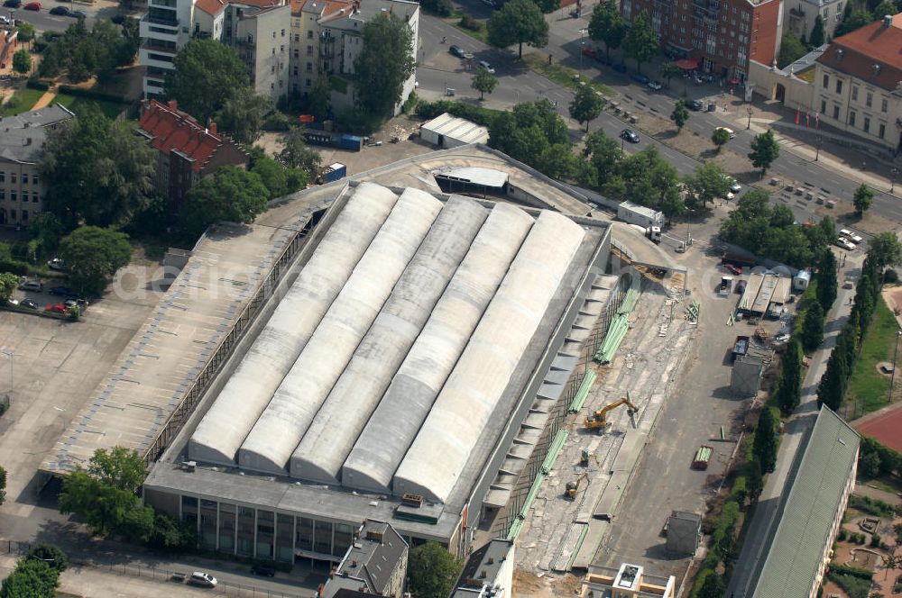 Aerial image Berlin Kreuzberg - Blick auf Umbauarbeiten am Gelände der ehemaligen Berliner Blumen Großmarktes an der Enckestraße , Besselstraße, Friedrichstraße; Lindenstraße in Berlin Kreuzberg. Für die künftige Nutzung des Areales des Blumengroßmarkt Berlin e.G. Grosshandel ist auch eine Nutzung als Kunsthalle im Gespräch. View of construction work at the site of the former Berlin wholesale flower market in Berlin Kreuzberg.