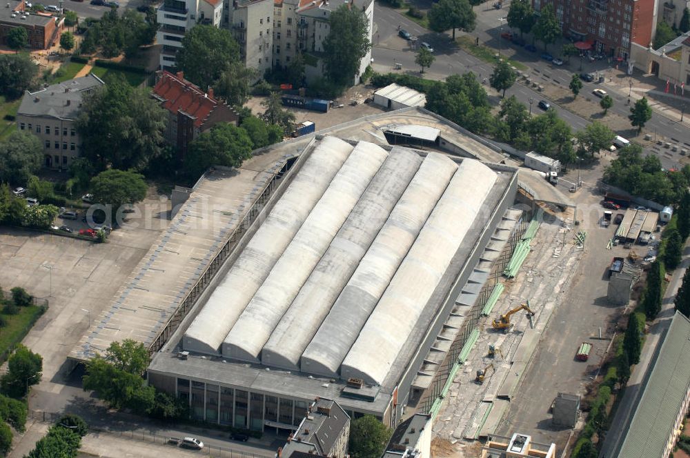 Aerial photograph Berlin Kreuzberg - Blick auf Umbauarbeiten am Gelände der ehemaligen Berliner Blumen Großmarktes an der Enckestraße , Besselstraße, Friedrichstraße; Lindenstraße in Berlin Kreuzberg. Für die künftige Nutzung des Areales des Blumengroßmarkt Berlin e.G. Grosshandel ist auch eine Nutzung als Kunsthalle im Gespräch. View of construction work at the site of the former Berlin wholesale flower market in Berlin Kreuzberg.