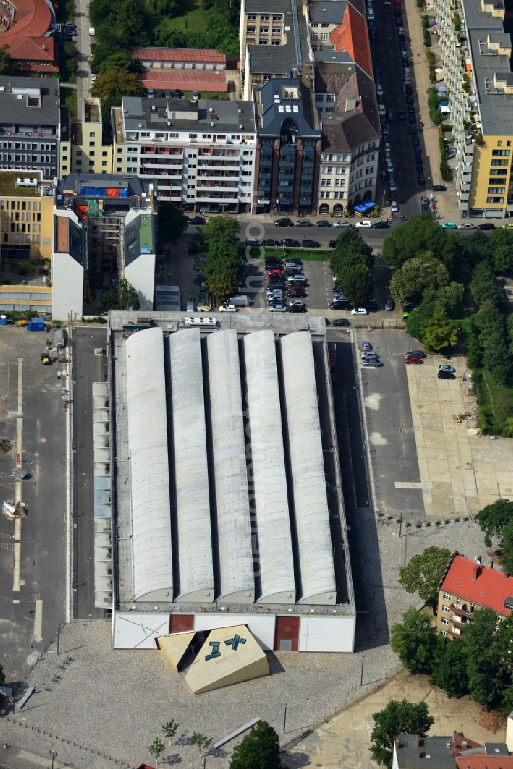 Berlin-Kreuzberg from the bird's eye view: View of construction work at the site of the former Berlin wholesale flower market in Berlin Kreuzberg