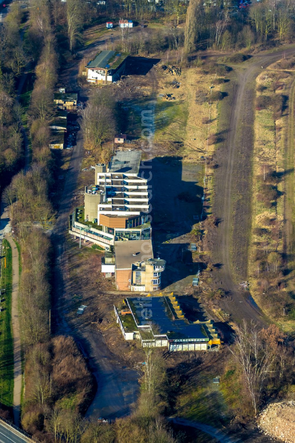 Aerial image Recklinghausen - Development, demolition and renovation work on the site of the former racing track - harness racing track as part of the integrated district development concept (ISEK) Hillerheide in Recklinghausen at Ruhrgebiet in the state of North Rhine-Westphalia, Germany