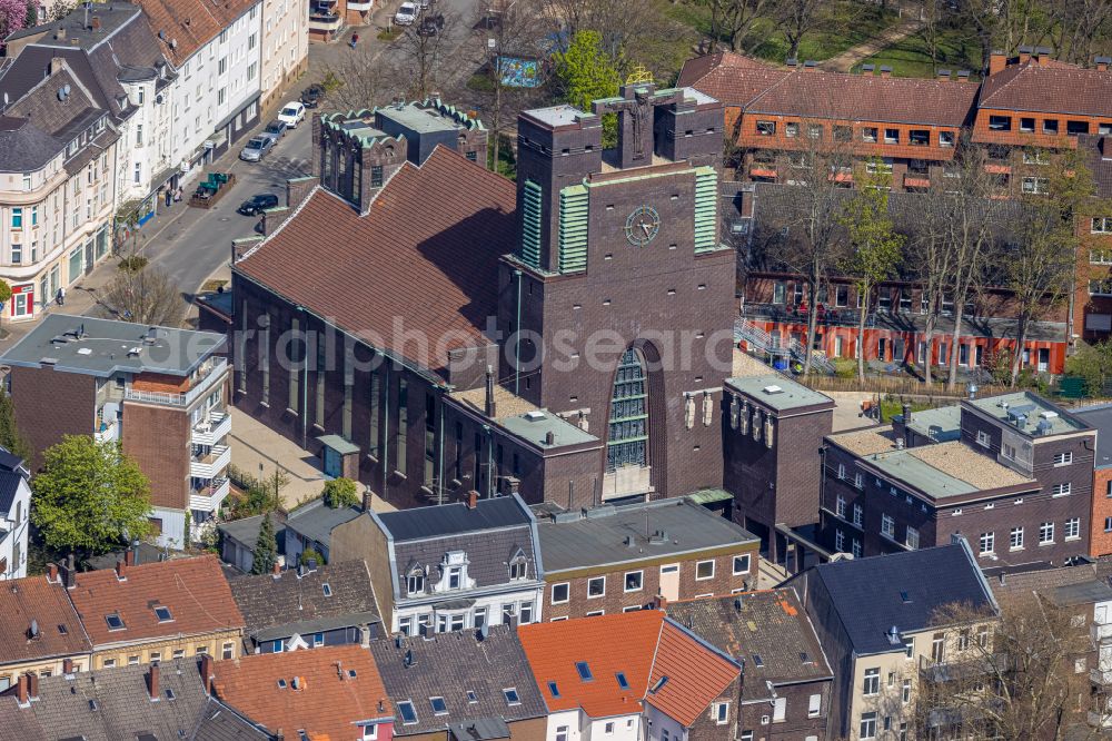 Aerial image Gelsenkirchen - Construction site for renovation and reconstruction work on the church building Heilig-Kreuz-Kirche on Bochumer Strasse in the district Ueckendorf in Gelsenkirchen in the state North Rhine-Westphalia, Germany