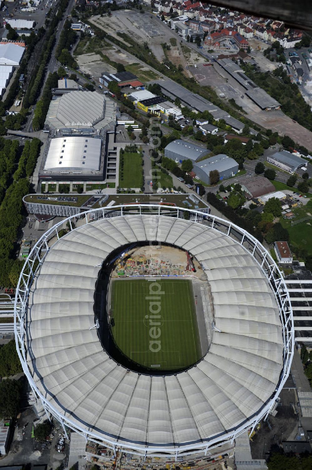 Stuttgart from the bird's eye view: Blick auf die Umbauarbeiten am Stadion Stuttgart( Mercedes-Benz-Arena) zu einem reinen Fußballstadion. Während des Umbaus, Bauherr ist die Stadion NeckarPark GmbH & Co. KG, wird sich die Kapazität auf 39.000 Plätze reduzieren, die Kosten des Projekts belaufen sich auf rund 60 Millionen Euro. Für zusätzliche 13,15 Millionen Euro wird außerdem unter der Untertürkheimer Kurve eine Sporthalle entstehen. Ausführende Firma ist die BAM Deutschland AG. View of the reconstruction of the stadium Stuttgart (Mercedes-Benz-Arena) to a football-only stadium.