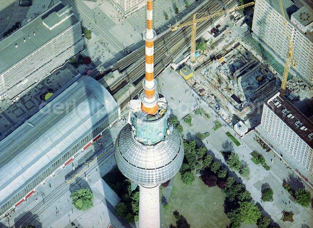 Berlin from the bird's eye view: Umbauarbeiten an den technischen Ebenen des Berliner Fernsehturmes am Alexanderplatz in Berlin - Mitte.