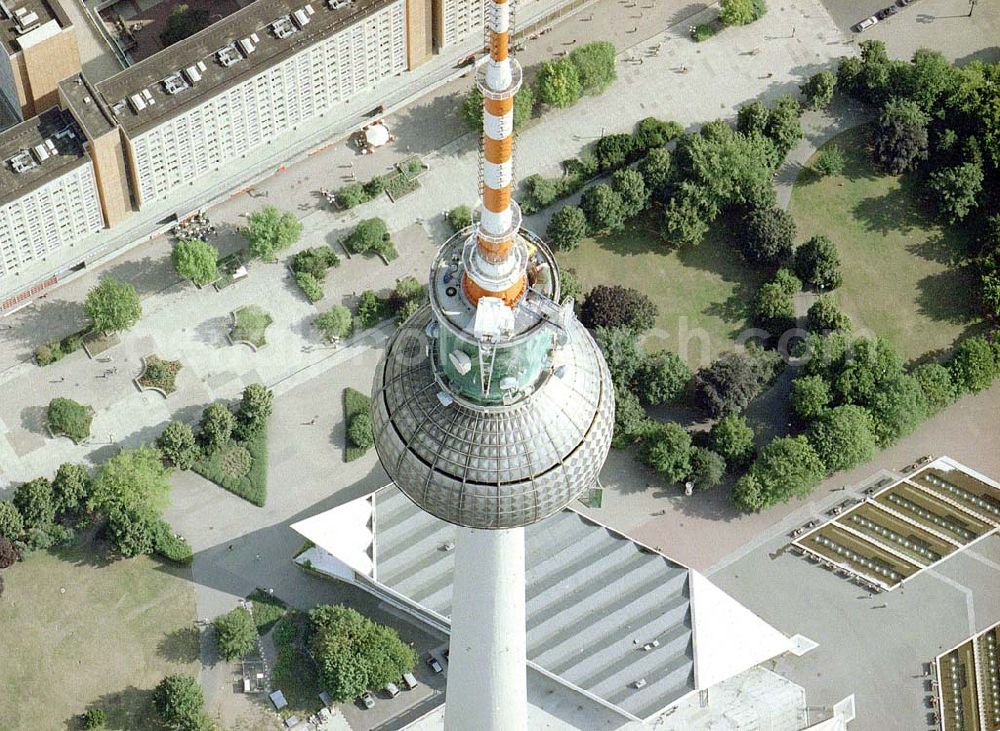 Aerial image Berlin - Umbauarbeiten an den technischen Ebenen des Berliner Fernsehturmes am Alexanderplatz in Berlin - Mitte.