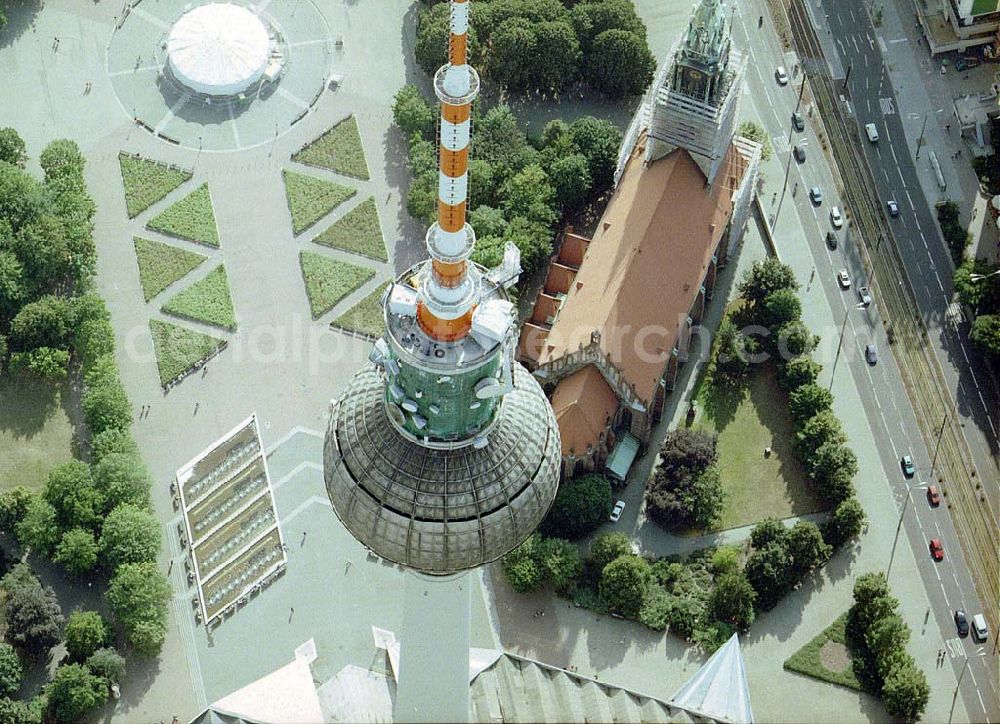 Aerial photograph Berlin - Umbauarbeiten an den technischen Ebenen des Berliner Fernsehturmes am Alexanderplatz in Berlin - Mitte.