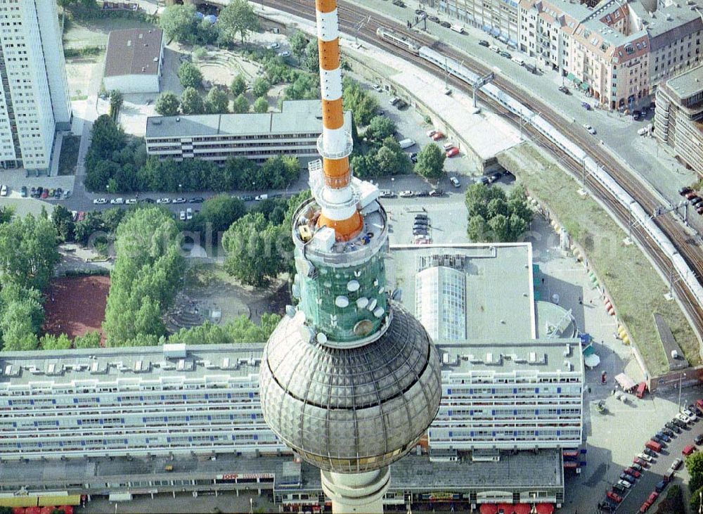 Aerial image Berlin - Umbauarbeiten an den technischen Ebenen des Berliner Fernsehturmes am Alexanderplatz in Berlin - Mitte.