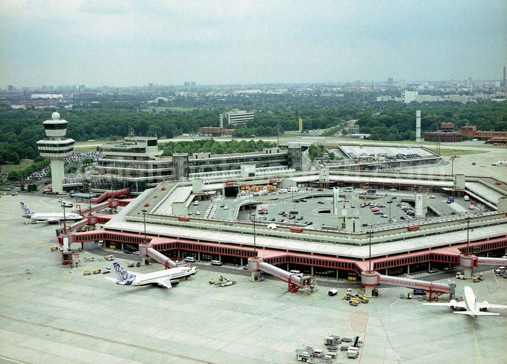 Aerial image Berlin-Tegel - Umbauten an der SLB am Flughafen TXL.