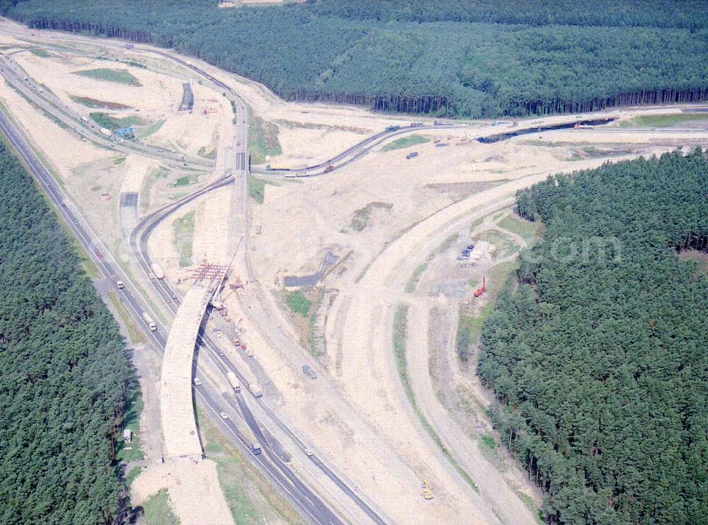 Zernsdorf / Brandenburg from above - Umbau- und Erweiterungs-Baustelle des Autobahndreieck Spreeau, ist ein Autobahndreieck am südöstlichen Berliner Ring (A 10), das nach Osten die A 12 nach Frankfurt anbindet.Das Dreieck wurde bereits 1937 erbaut und von 1998 bis 2000 umgebaut. Dabei wurde die Hauptrasse, die A 10, auf sechs Spuren erweitert.