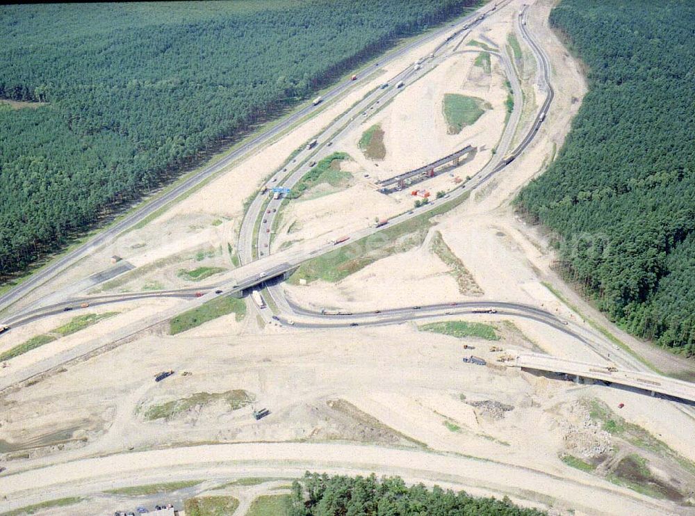 Zernsdorf / Brandenburg from above - Umbau- und Erweiterungs-Baustelle des Autobahndreieck Spreeau, ist ein Autobahndreieck am südöstlichen Berliner Ring (A 10), das nach Osten die A 12 nach Frankfurt anbindet.Das Dreieck wurde bereits 1937 erbaut und von 1998 bis 2000 umgebaut. Dabei wurde die Hauptrasse, die A 10, auf sechs Spuren erweitert.