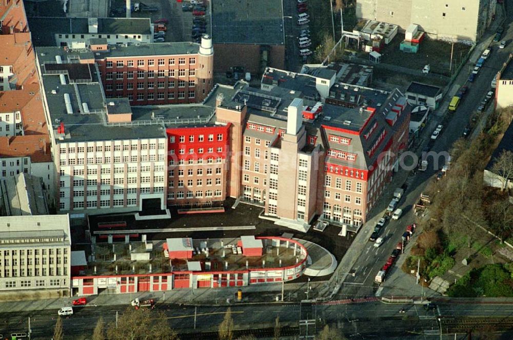 Berlin from the bird's eye view: Umgebautes Gelände des ehemaligen Backwarenkombinates Berlin - heute Büro- und Geschäftszentrum