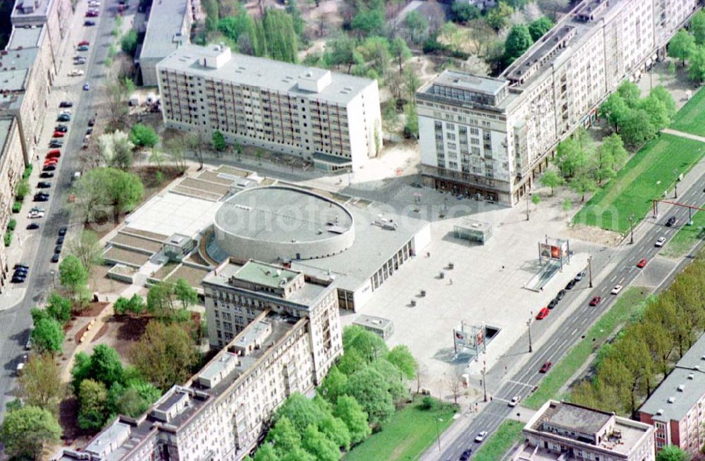 Aerial photograph Berlin-Friedrichshain - Umgebautes Kino KOSMOS der Ufa-Filmtheater AG an der Karl-Marx-Allee in Berlin-Friedrichshain.