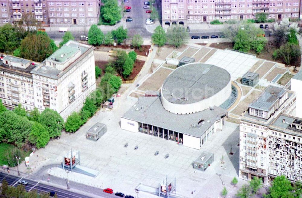 Berlin-Friedrichshain from the bird's eye view: Umgebautes Kino KOSMOS der Ufa-Filmtheater AG an der Karl-Marx-Allee in Berlin-Friedrichshain.