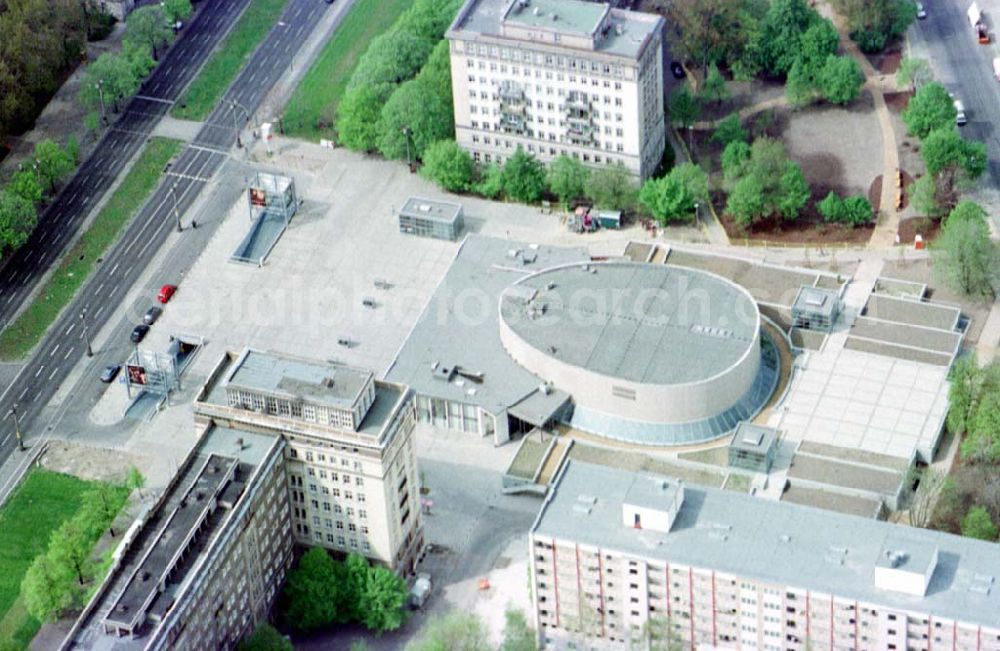 Aerial photograph Berlin-Friedrichshain - Umgebautes Kino KOSMOS der Ufa-Filmtheater AG an der Karl-Marx-Allee in Berlin-Friedrichshain.