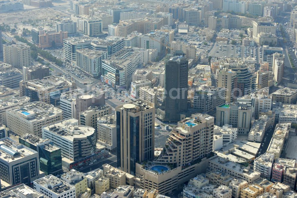 Aerial photograph Dubai - Surrounding area of the Al Musalla Towers in Dubai at the crossways Al Mankhool Road - Kalid Bin Al Waleed Road bordering the districts Al Hamriya, Al Souqe al Kabeer, Al Raffa and Al Mankhool. The Al Musalla Towers are a complex of a residental and commercial building