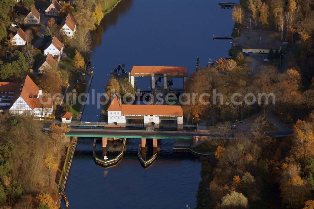 Kleinmachnow from above - Blick auf die neue Umgehungsbrücke an der Schleuse über den Teltowkanal in Kleinmachnow.