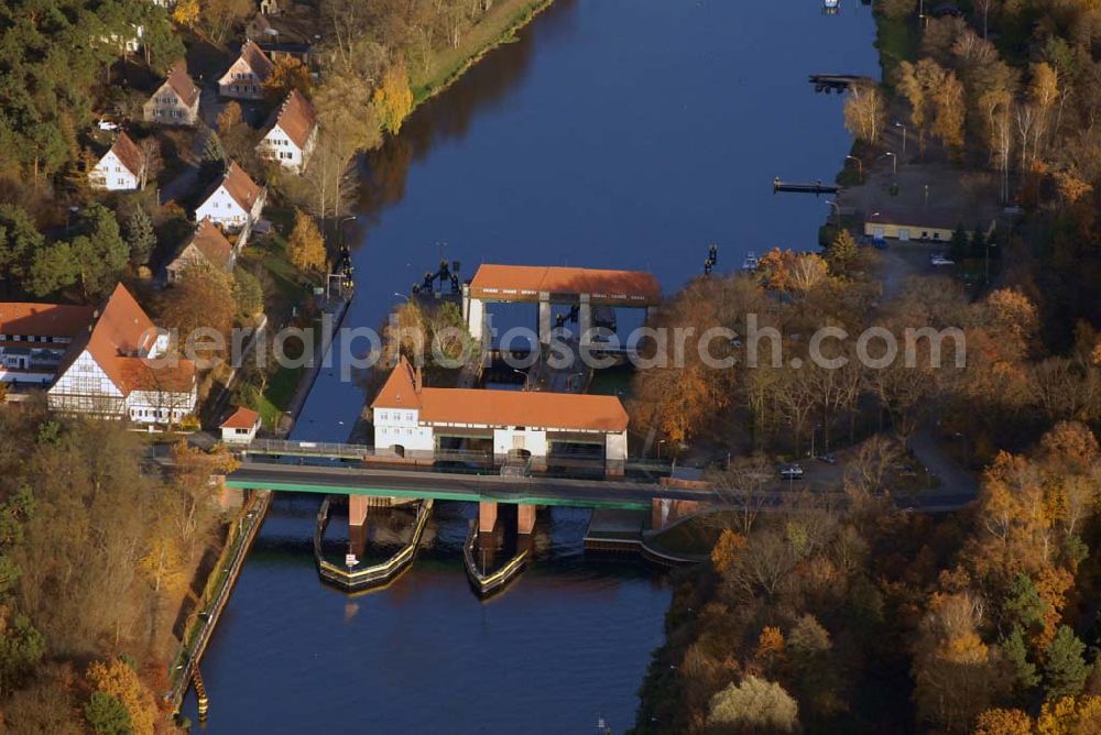 Aerial photograph Kleinmachnow - Blick auf die neue Umgehungsbrücke an der Schleuse über den Teltowkanal in Kleinmachnow.