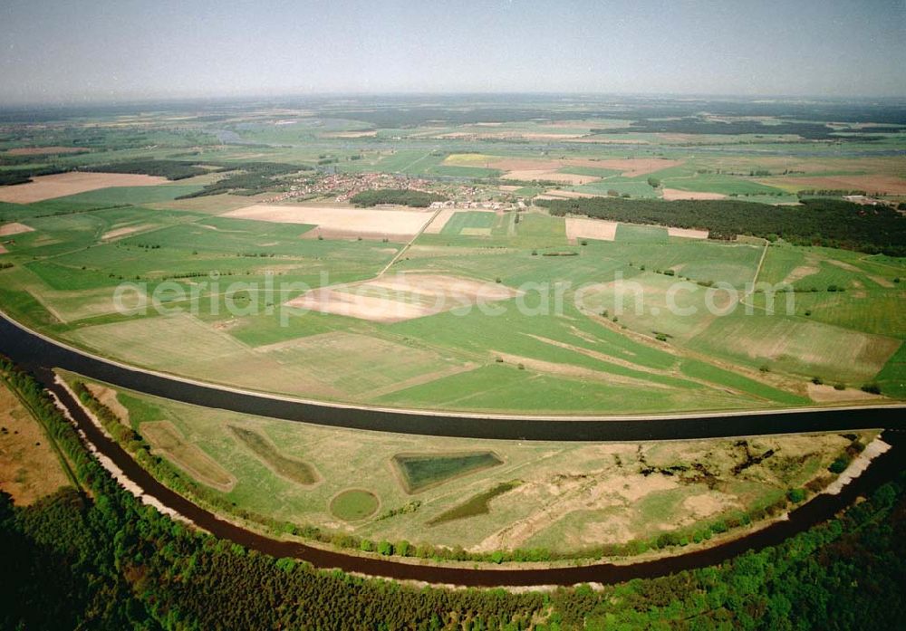 Parchau / Sachsen-Anhalt from the bird's eye view: Umgeleiteter Elbe-Havel-Kanal südlich von Parchau und nordöstlich von Burg in Sachsen-Anhalt. Ein Projekt des: Wasserstraßen-Neubauamt Magdeburg Frau Roskoden, Kleiner Werder 5c, 39114 MAGDEBURG Tel.: 0391-5352168