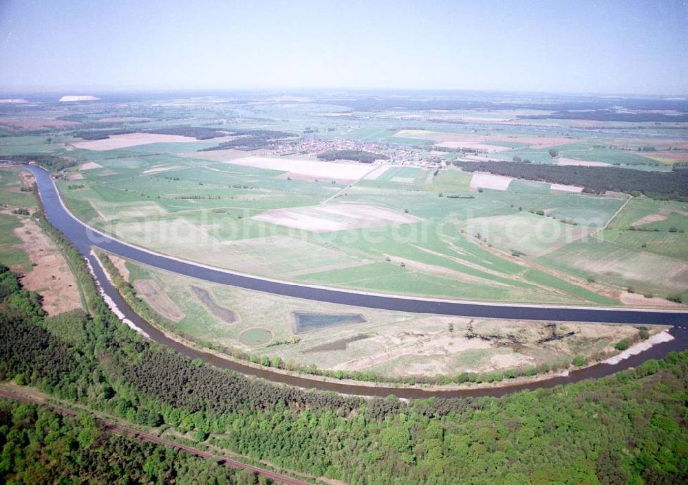 Parchau / Sachsen-Anhalt from the bird's eye view: Umgeleiteter Elbe-Havel-Kanal südlich von Parchau und nordöstlich von Burg in Sachsen-Anhalt. Ein Projekt des: Wasserstraßen-Neubauamt Magdeburg Frau Roskoden, Kleiner Werder 5c, 39114 MAGDEBURG Tel.: 0391-5352168