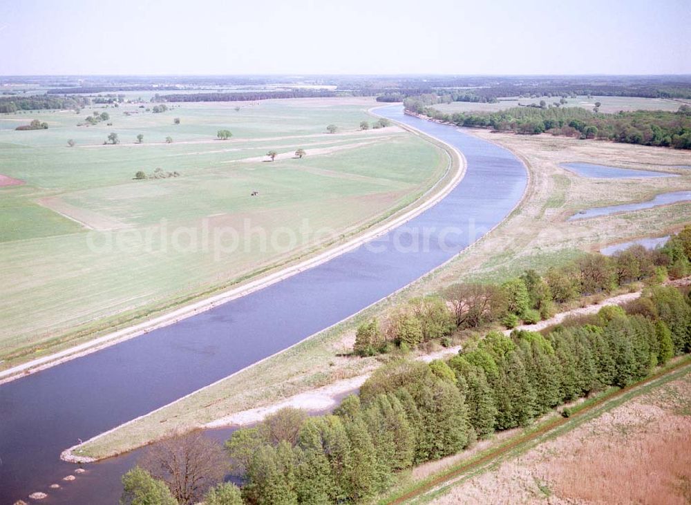 Parchau / Sachsen-Anhalt from the bird's eye view: Umgeleiteter Elbe-Havel-Kanal südlich von Parchau und nordöstlich von Burg in Sachsen-Anhalt. Ein Projekt des: Wasserstraßen-Neubauamt Magdeburg Frau Roskoden, Kleiner Werder 5c, 39114 MAGDEBURG Tel.: 0391-5352168