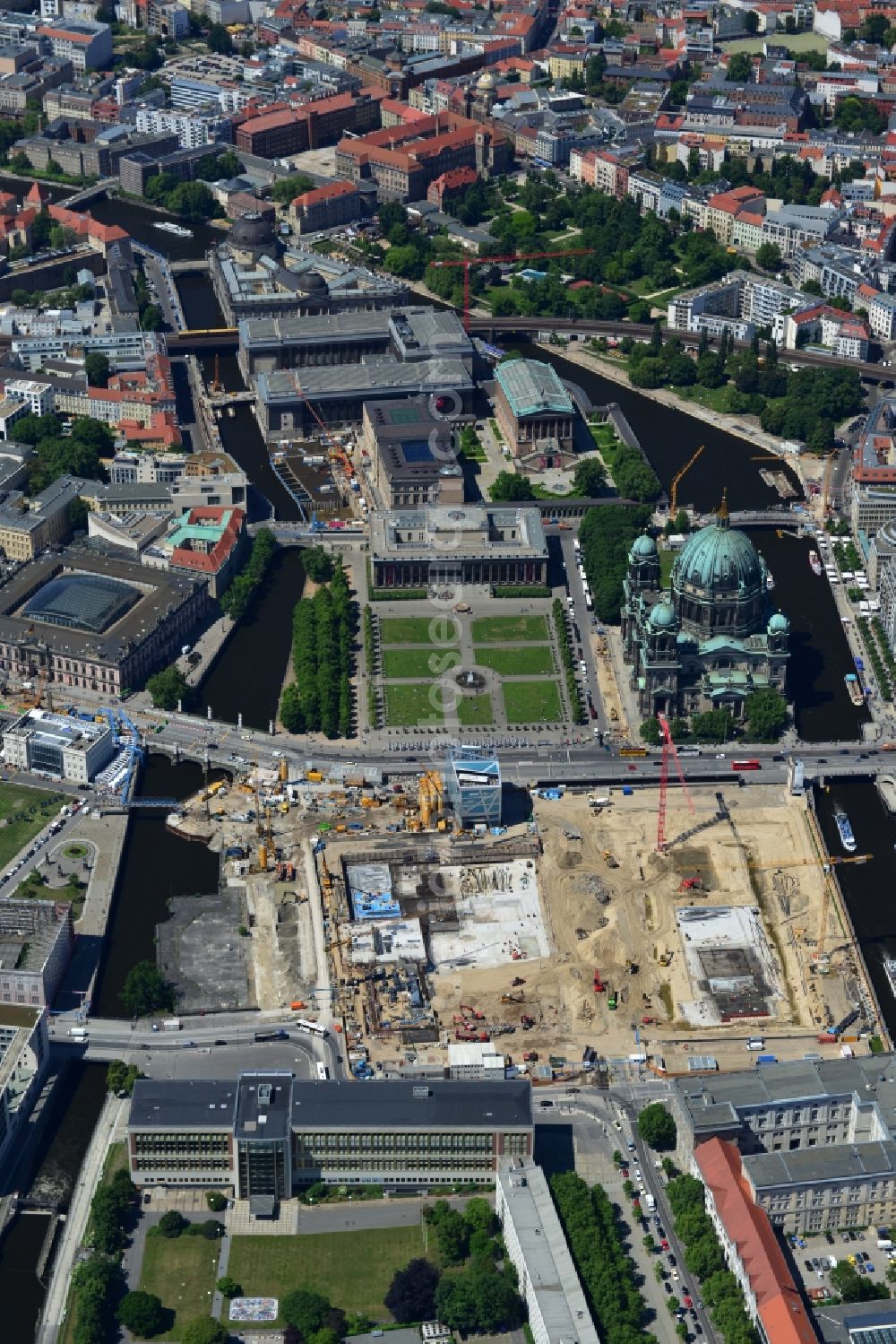 Aerial image Berlin - View of the construction site for the new building the largest and most important cultural construction of the Federal Republic, the building of the Humboldt Forum in the form of the Berlin Palace