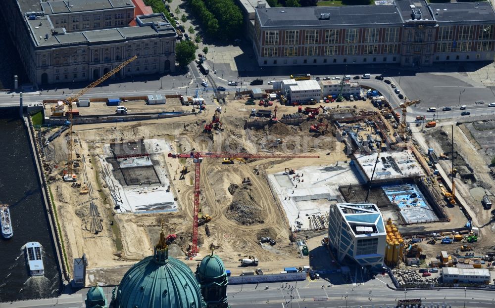 Aerial photograph Berlin - View of the construction site for the new building the largest and most important cultural construction of the Federal Republic, the building of the Humboldt Forum in the form of the Berlin Palace