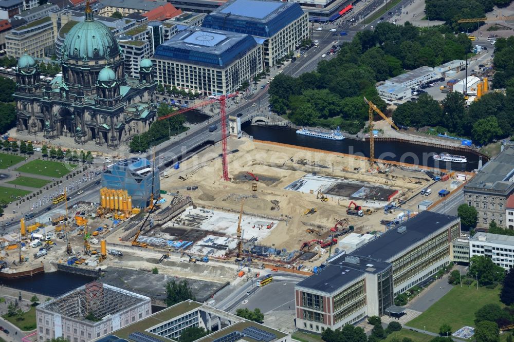 Aerial photograph Berlin - View of the construction site for the new building the largest and most important cultural construction of the Federal Republic, the building of the Humboldt Forum in the form of the Berlin Palace