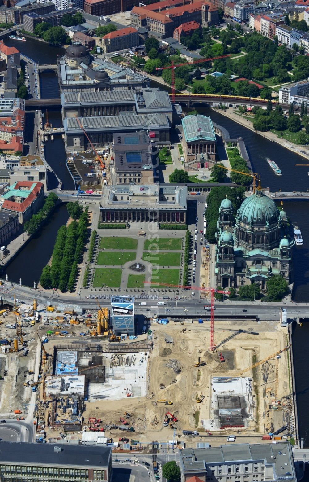 Berlin from the bird's eye view: View of the construction site for the new building the largest and most important cultural construction of the Federal Republic, the building of the Humboldt Forum in the form of the Berlin Palace