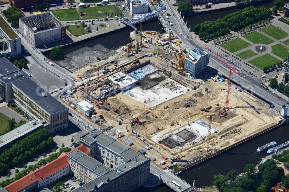 Aerial image Berlin - View of the construction site for the new building the largest and most important cultural construction of the Federal Republic, the building of the Humboldt Forum in the form of the Berlin Palace