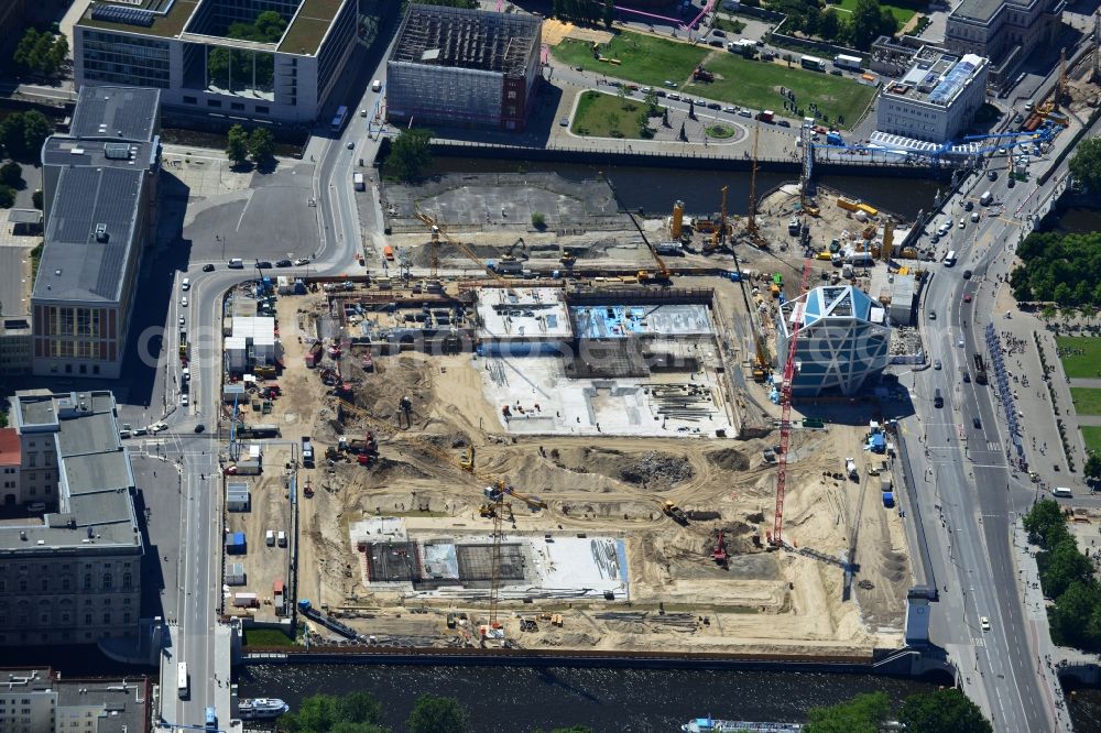 Aerial photograph Berlin - View of the construction site for the new building the largest and most important cultural construction of the Federal Republic, the building of the Humboldt Forum in the form of the Berlin Palace