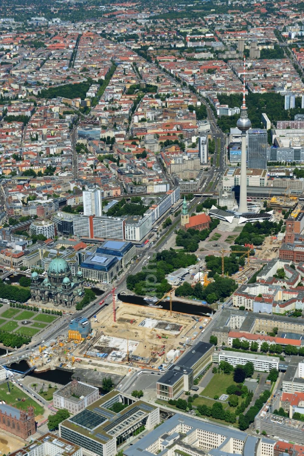 Aerial photograph Berlin - View of the construction site for the new building the largest and most important cultural construction of the Federal Republic, the building of the Humboldt Forum in the form of the Berlin Palace