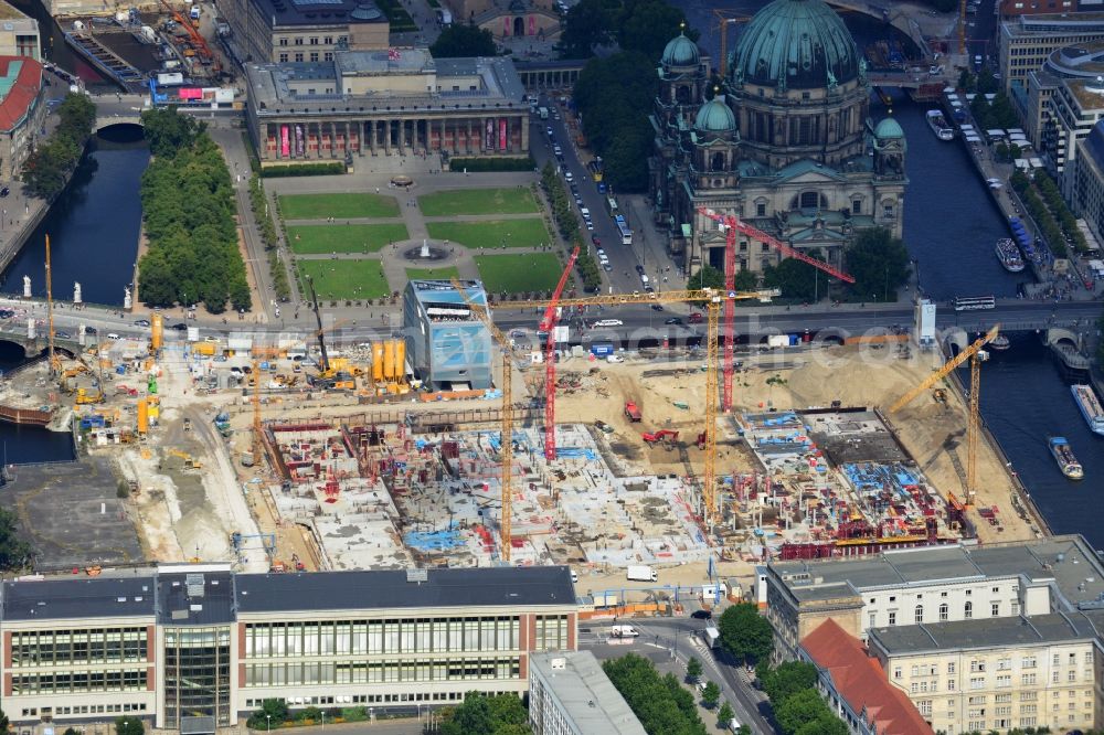 Aerial photograph Berlin - View of the construction site for the new building the largest and most important cultural construction of the Federal Republic, the building of the Humboldt Forum in the form of the Berlin Palace