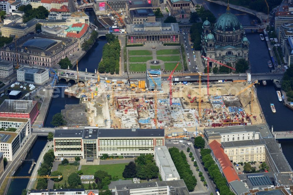 Berlin from the bird's eye view: View of the construction site for the new building the largest and most important cultural construction of the Federal Republic, the building of the Humboldt Forum in the form of the Berlin Palace