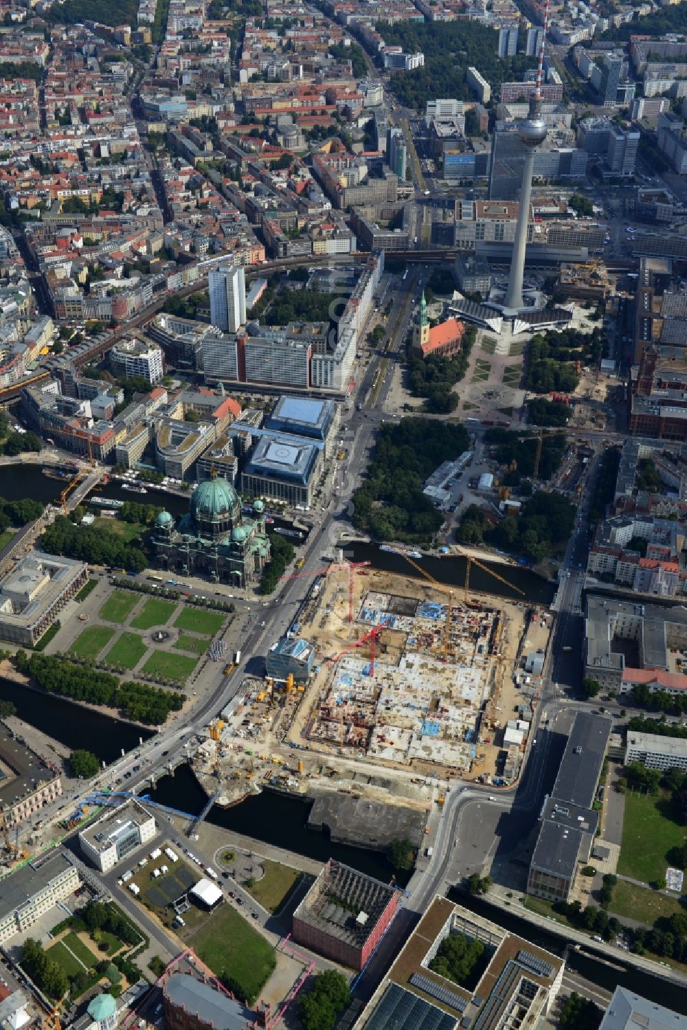 Aerial photograph Berlin - View of the construction site for the new building the largest and most important cultural construction of the Federal Republic, the building of the Humboldt Forum in the form of the Berlin Palace