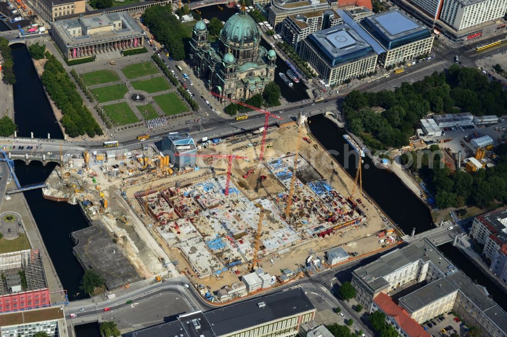 Aerial image Berlin - View of the construction site for the new building the largest and most important cultural construction of the Federal Republic, the building of the Humboldt Forum in the form of the Berlin Palace