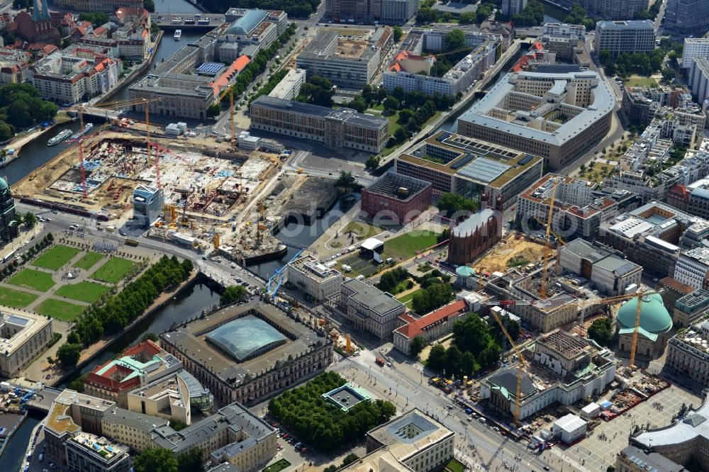 Aerial photograph Berlin - View of the construction site for the new building the largest and most important cultural construction of the Federal Republic, the building of the Humboldt Forum in the form of the Berlin Palace