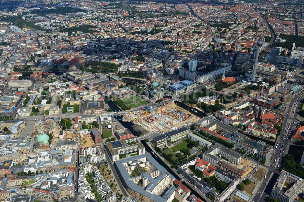 Aerial photograph Berlin - View of the construction site for the new building the largest and most important cultural construction of the Federal Republic, the building of the Humboldt Forum in the form of the Berlin Palace