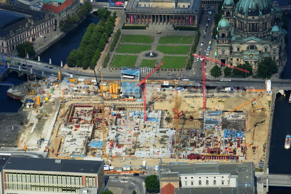 Aerial photograph Berlin - View of the construction site for the new building the largest and most important cultural construction of the Federal Republic, the building of the Humboldt Forum in the form of the Berlin Palace