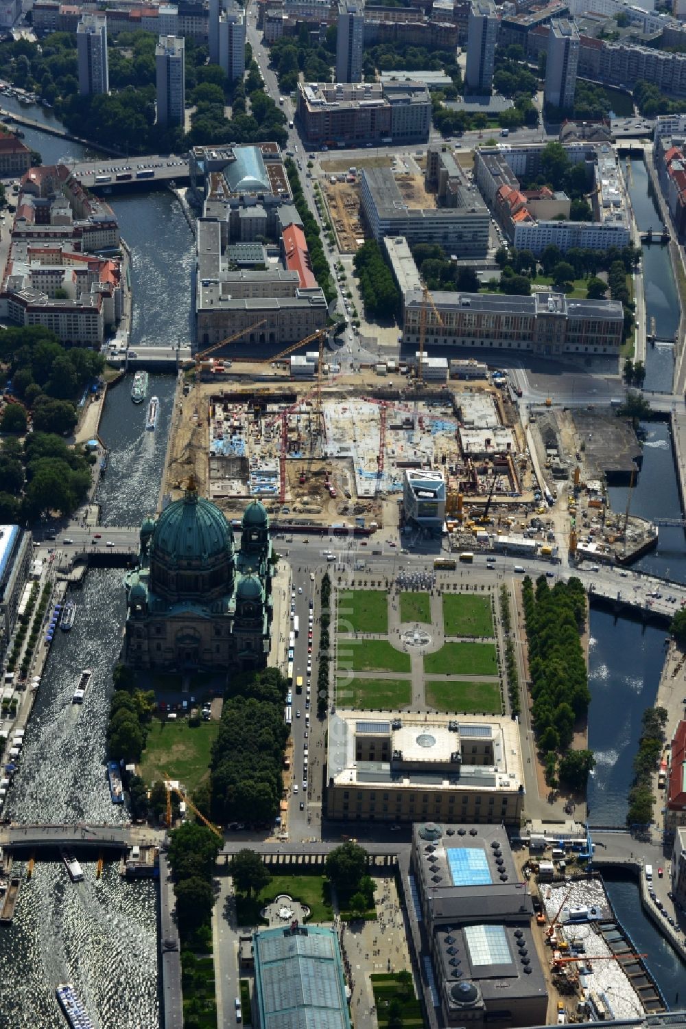 Berlin from the bird's eye view: View of the construction site for the new building the largest and most important cultural construction of the Federal Republic, the building of the Humboldt Forum in the form of the Berlin Palace