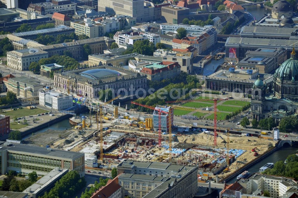 Berlin from the bird's eye view: View of the construction site for the new building the largest and most important cultural construction of the Federal Republic, the building of the Humboldt Forum in the form of the Berlin Palace