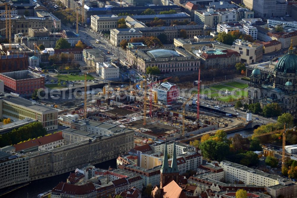 Aerial image Berlin - View of the construction site for the new building the largest and most important cultural construction of the Federal Republic, the building of the Humboldt Forum in the form of the Berlin Palace