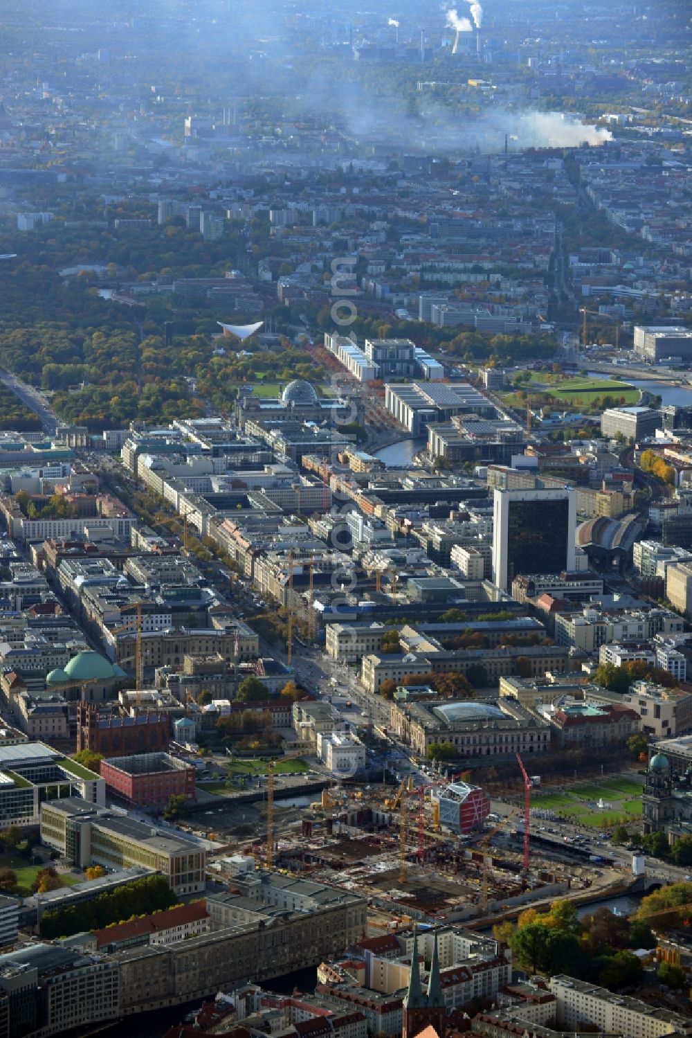 Aerial photograph Berlin - View of the construction site for the new building the largest and most important cultural construction of the Federal Republic, the building of the Humboldt Forum in the form of the Berlin Palace